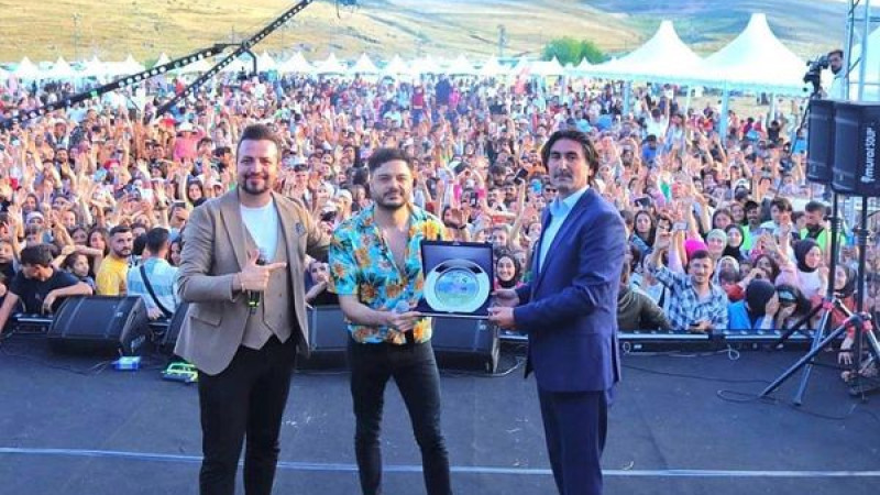 Alaşehir’li Sunucu Volkan Erel Ağrı’da Balıkgölü Festivalinin Sunumunu gerçekleştirdi.  Bu sene 4. S